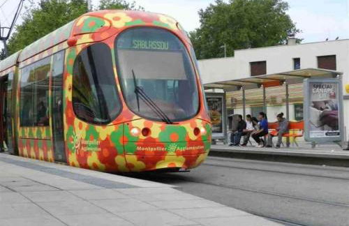 Comfortable and bright renovated 4-room apartment 5' downtown - Photo 19