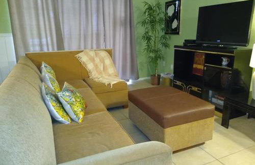 Affordable Two Bedroom Tropical Condo - Private Beach, Pools, Hot Tub - Foto 11