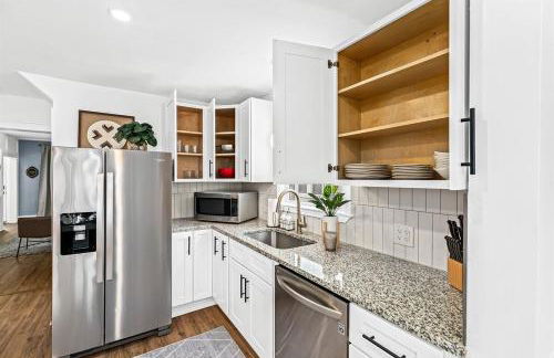 Spacious 4BR Home by Dtown Royal Oak - Photo 20