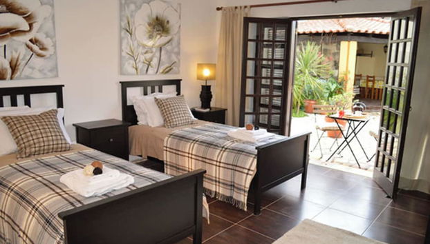 Sleeps 22 - Garden - Hot Tub - Pool - Jacuzzi - Foto 3, Habitación