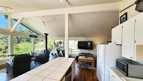 Ocean View in Otter Rock! Wood Stove! Surfing~Otter Rock Hideaway - Foto 5