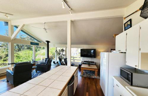 Ocean View in Otter Rock! Wood Stove! Surfing~Otter Rock Hideaway - Foto 5