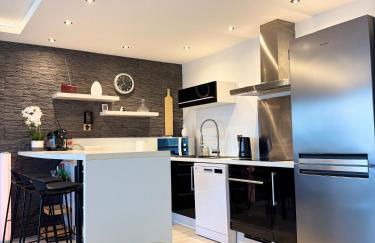 LA PROVENCE - '' TRAVELLER AWARD 2026 '' - Charming modern family apartment, pool & private parking near Avignon, fully renovated with interior-architect design - Foto 4