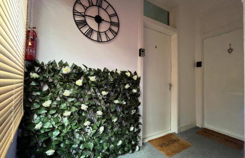 1 Bedroom Pet Friendly Apt Wd Free Wifi, Parking, Netflix & Pool Table. Sleeps 3 - Photo 56