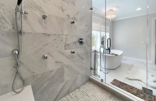 New Construction Modern Luxury Retreat w 6 Beds - Foto 45