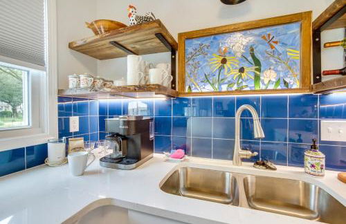 Bright and Sunny Getaway with Bikes 1 Mi to ESU! - Foto 14