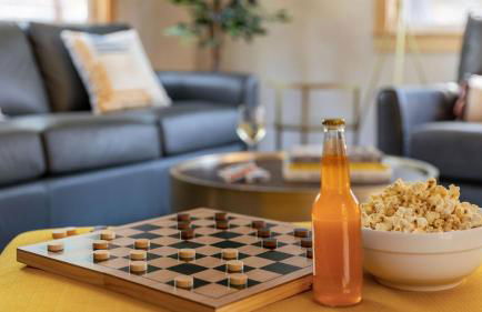 Sweet Pine Deck + Hot Tub, Cozy Modern Interior Close to Ski Resort! - Foto 23