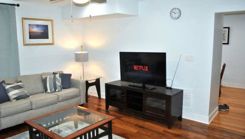 Stylish 4-Bedroom Full House. Plenty of Parking! - Foto 4