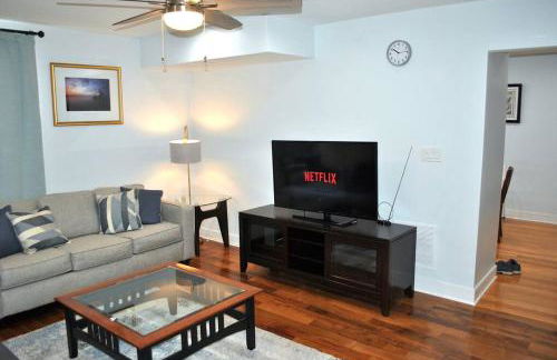 Stylish 4-Bedroom Full House. Plenty of Parking! - Foto 4