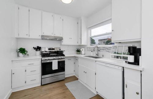 Mar Vista Beach Escape 2BR with Relaxing Yard - Foto 23