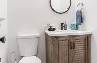 Ann Avenue Modern 3BR Home, Near Downtown with Free Parking - Photo 14