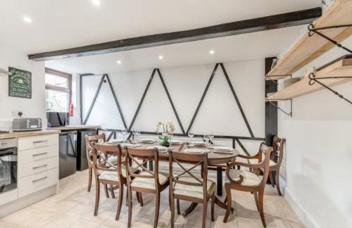 Riverside Georgian House with Hot Tub, Sauna & Parking - Foto 7