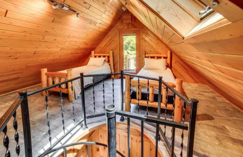 Pembine Cabin with Expansive Yard, Fire Pit and Grill! - Foto 15