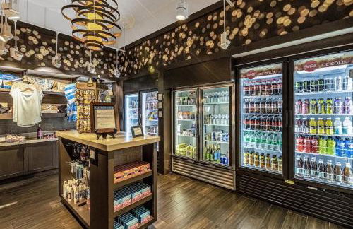 Family-Friendly 3-Bedroom Condo for 6 and 5 min to Disney - Photo 7