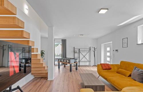 Golden Home with Barbecue, Yoga, Football Table - Photo 8