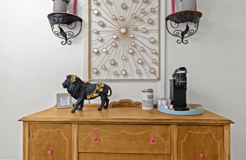 Modern Apartment with Parking & Prime Location - Foto 12