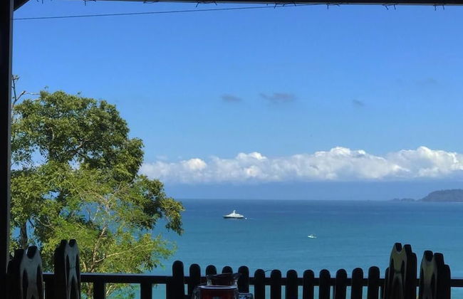 Beautiful House With Panoramic View of the bay and Gardens - Photo 18