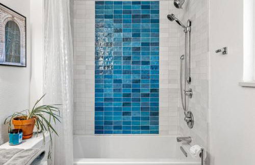 Spacious and Comfy Close to Everything Backyard - Foto 22