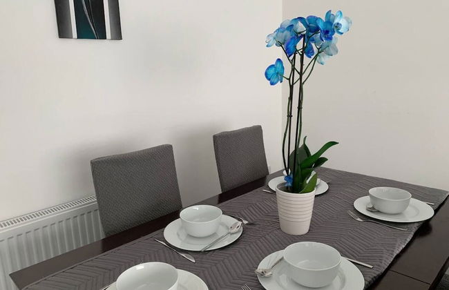 Large 5 Bed House / Wolverhampton + Parking - Foto 17