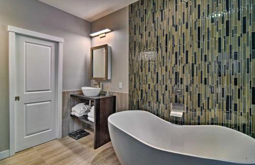 Modern Anchorage Townhome - By Delaney Park Strip! - Foto 14