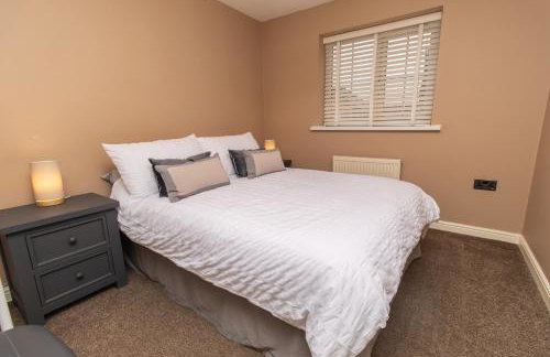 Free Driveway Parking, 3 Double Bedroom House, Quiet Private Estate, Fast WIFI, Ideal for Long Term Contractor, etc Stays, 3 miles 7 mins drive to Nissan, 15 mins to Sunderland Newcastle, Regular Housekeeping Options - See Our Site for Assurance - Foto 20