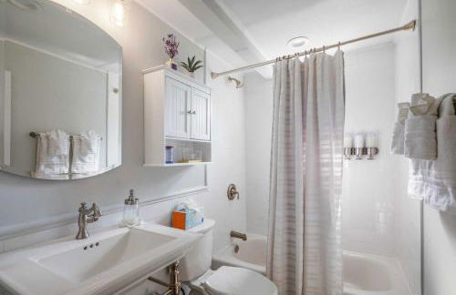 Brooke House In The Heart of Downtown with Patio! - Foto 18