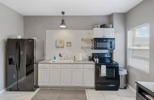 Pet&Baby Friendly 2BR w- in-unit Laundry WIFI - Foto 10