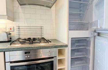 Parkgate 2 bed, private parking, Rosyth M90 - Photo 3