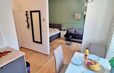 Lola's Place - Photo 2