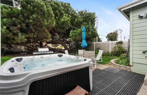 O-Side Beach Bungalow with Jaccuzi Blocks to beach - Photo 1