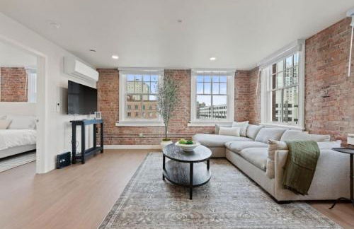 Spacious Apartment with King Beds - J and K on Main - Foto 1