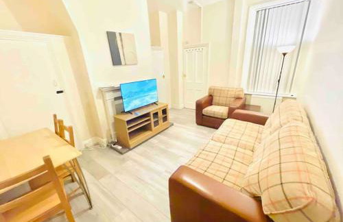 Spacious 2 Bedroom Apt Newcastle Upon Tyne - Photo 8