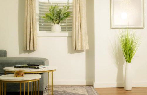 The Minimalist Escape - Modern 1BD in the Heights - Foto 3