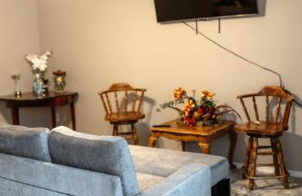 Rest Easy Retreat - 2BR Near SHSU - Pool - WiFi - Free Parking - Foto 65