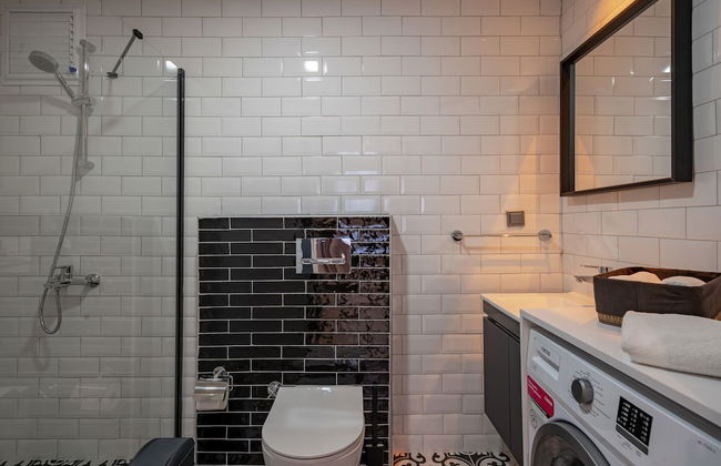 Eluxio Suite Hotel - Photo 59