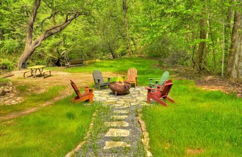 Bear Naked Hideaway - Relax in the hot tub with sounds from the nearby creek - Foto 38