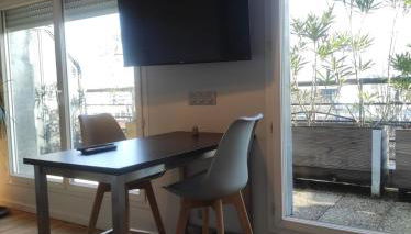 Studio avec terrasse proche des transports. - Foto 4