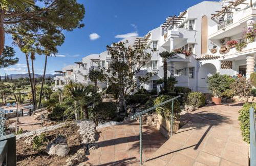 Stylish Penthouse Duplex at Matchroom Country Club - Photo 17