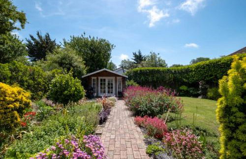 Stunning 5-bed 3-bath house close to the sea! - Foto 28