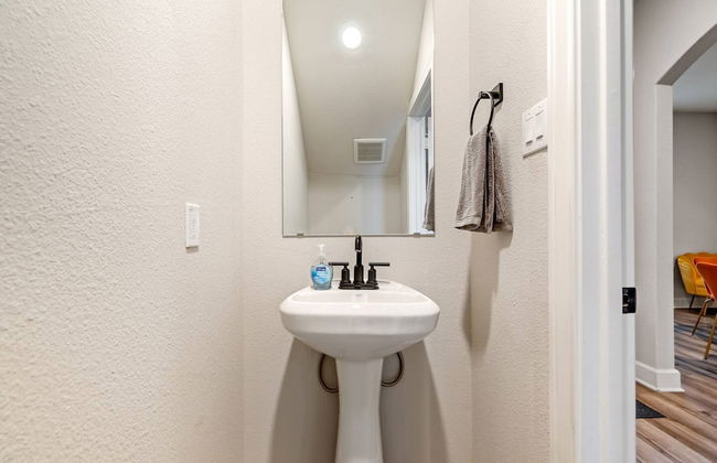 Perfect Home for Families Displaced by Insurance - Foto 32