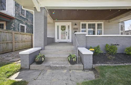 Family Spacious 5BR Retreat w Game Filled Basement Suite - Foto 52