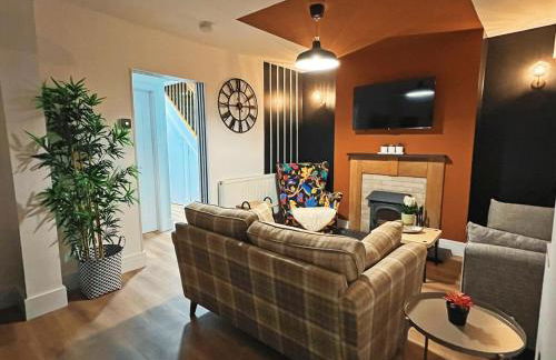 Darfield 4 Bedrooms Home 6 Beds 2 Showers Driveway Parking For Business Stays - Foto 1