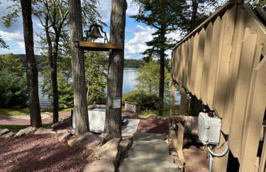 Lakefront Cabin with Hot Tub, Views & Fireplace - Foto 33