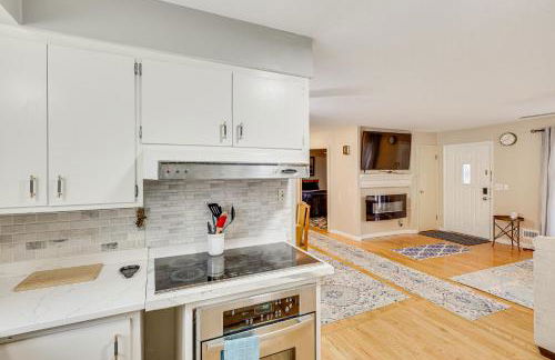 6 Mi to Dtwn Cozy Omaha Apt with Private Yard! - Photo 8