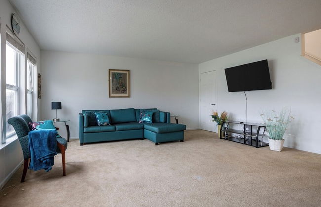 Spacious 4BR Home With Pool in Indianapolis - Foto 20