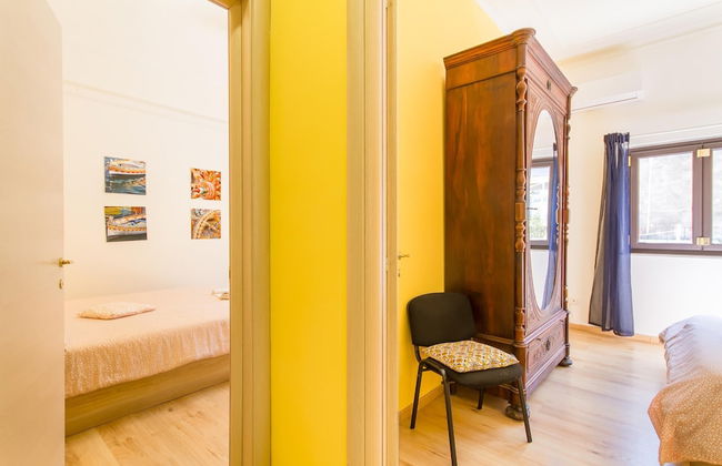 Folklore House in Historical Catania - Photo 17