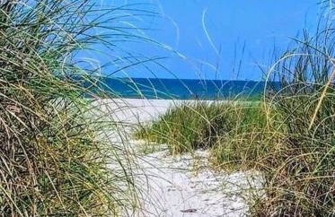 Luxury 2/2 private oasis w/Hot Tub walk to Beach - Foto 5