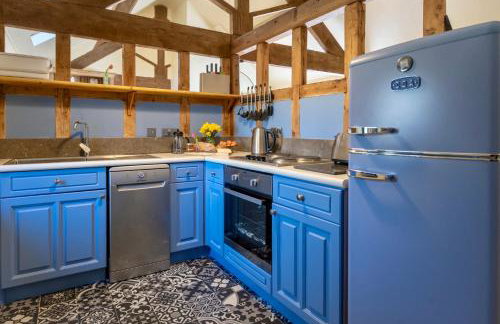 Cosy 2 bedroom apartment, terrace with Hot Tub 8am - 10pm plus private daily use of indoor pool and sauna 1 hour - Photo 3