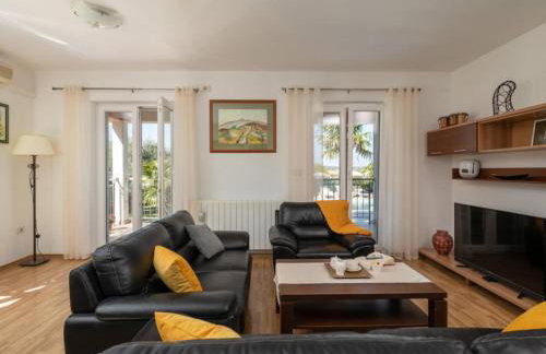 Breg Ivanovci - Three Bedroom Villa with Swimming Pool - Photo 5