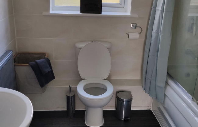 Apartment - Sleeps 4 - Parking - Station Close - Photo 7